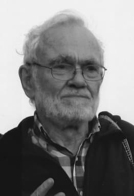 Retrato em preto e branco do linguista Robbins Burling